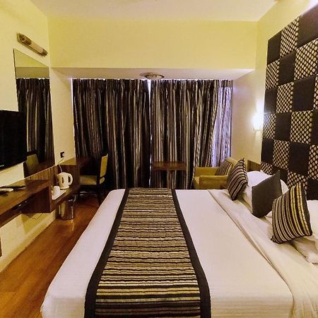 מומביי Hotel Silver Inn מראה חיצוני תמונה