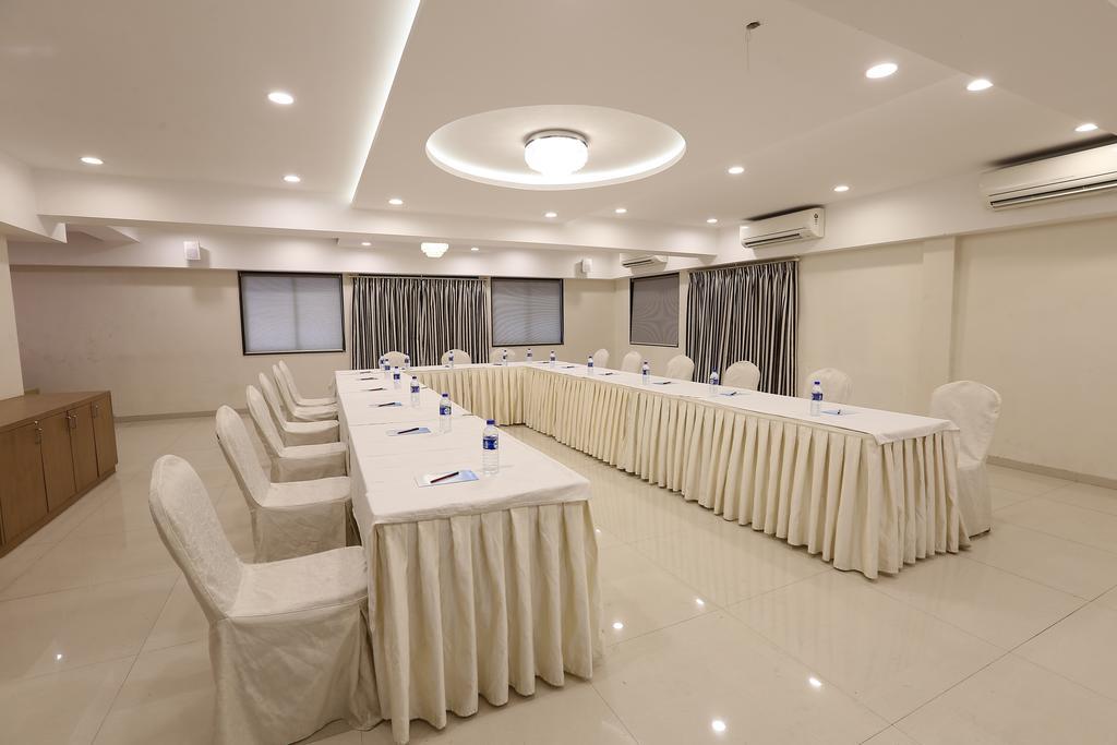 מומביי Hotel Silver Inn מראה חיצוני תמונה