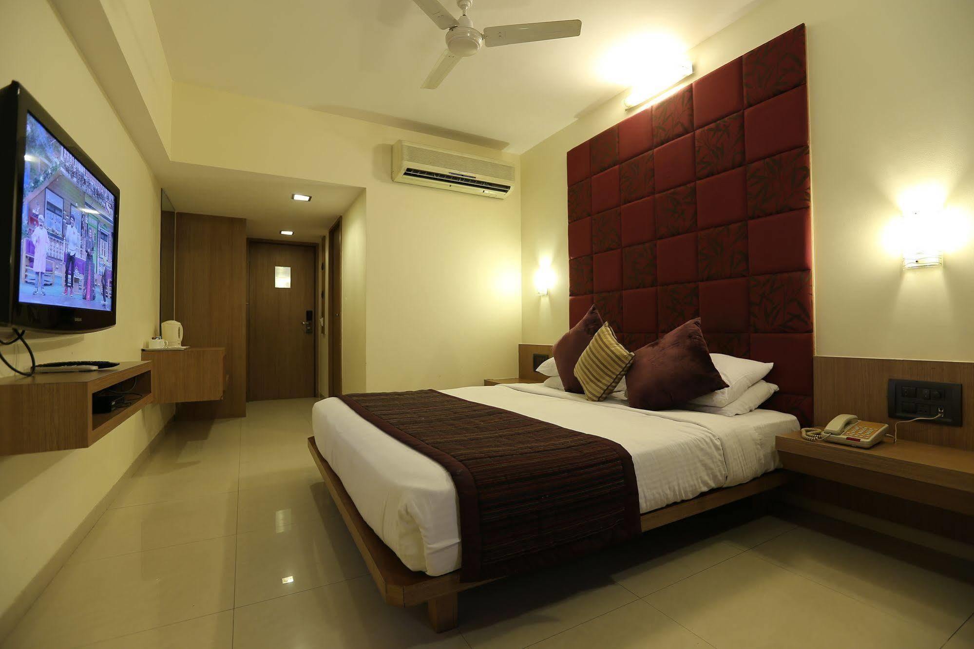 מומביי Hotel Silver Inn מראה חיצוני תמונה