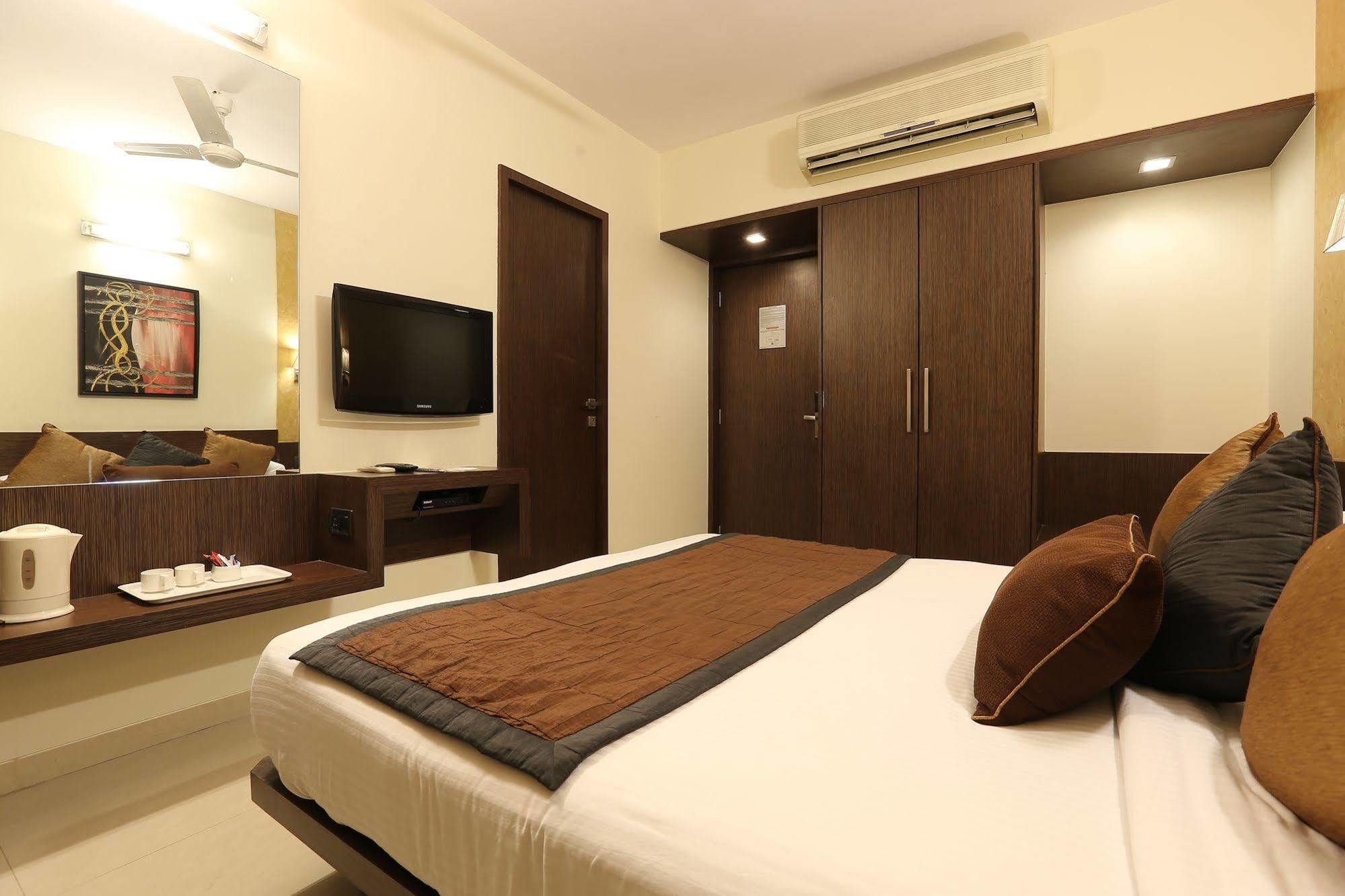 מומביי Hotel Silver Inn מראה חיצוני תמונה