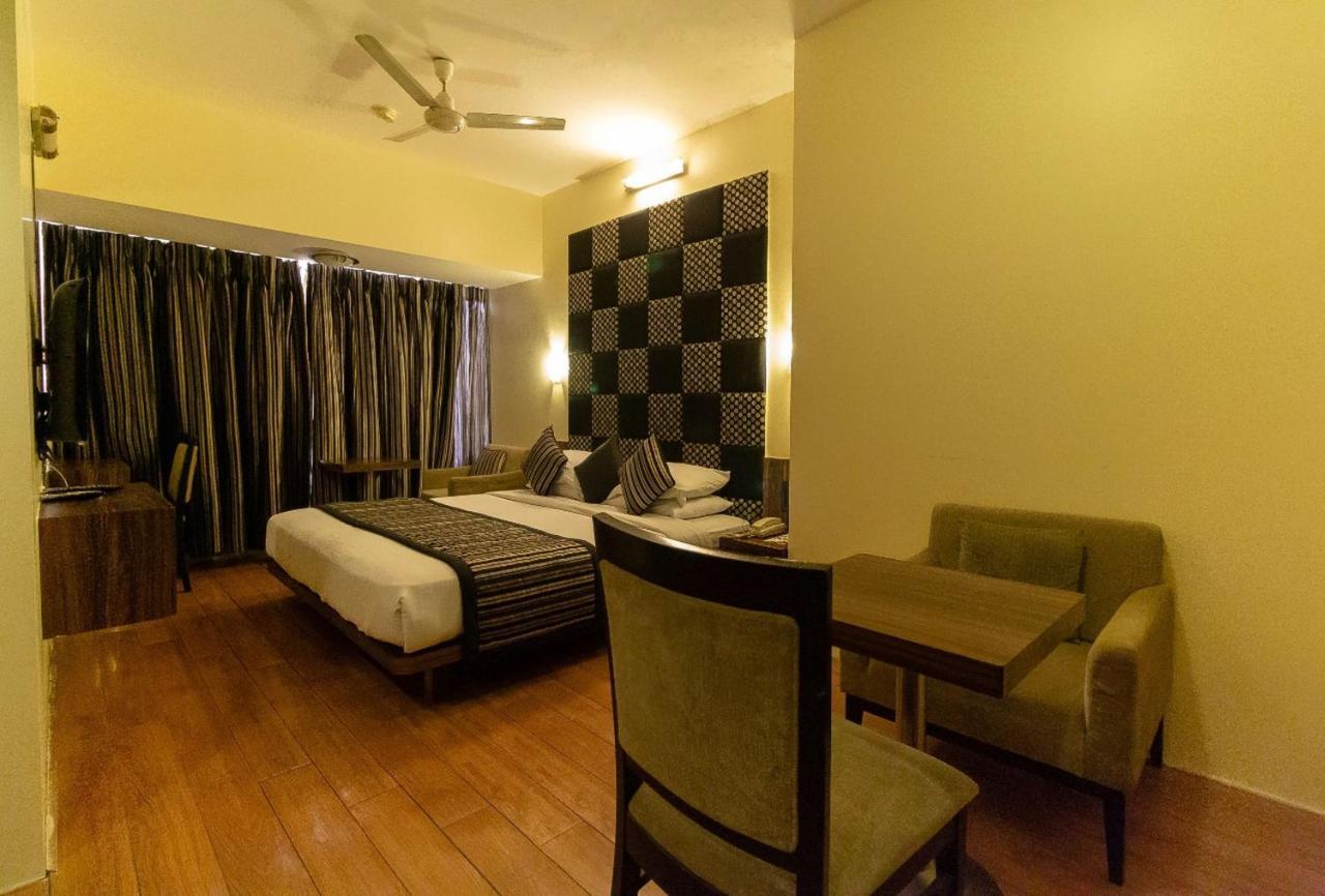 מומביי Hotel Silver Inn מראה חיצוני תמונה